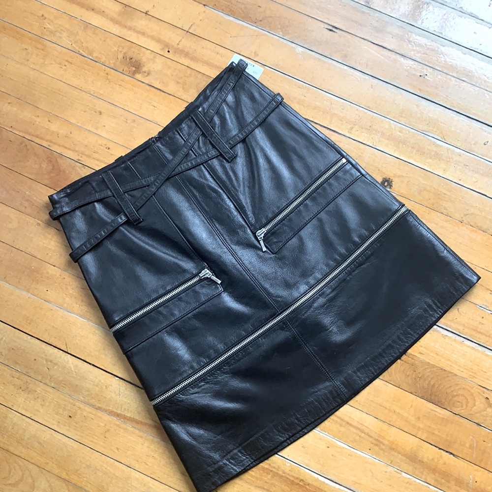 Danier Leather Zipper leather Mini skirt NWT, y2k, trendy quality pencil skirt